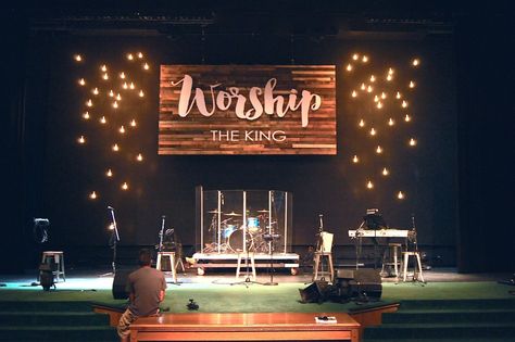 Small Church Stage Design, Kirchen Design, Youth Room Church, Youth Ministry Room, Church Stage Decor, Youth Group Rooms, Christmas Stage Design, Youth Rooms, Worship Night