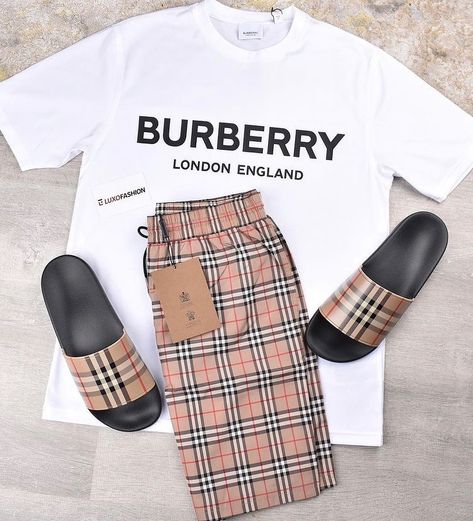 New Page follow us’s Instagram photo: “Men’s Burberry combo in stock Best deal secured don’t miss out message us if interested serious inquires only” Burberry Clothing For Men, Burberry Men Outfit, Burberry Clothes, Photo Men, Burberry Outfit, Culture Clothing, Street Fashion Men Streetwear, Men Streetwear, Matching Jordans