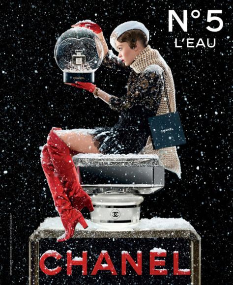 The legendary fashion photographer Jean Paul Goude captured Chanel N°5 L’Eau Fragrance Holiday 2019 campaign starring Lily-Rose Depp. Lily Rose Depp Chanel, Christmas Fashion Photography, Jean Paul Goude, Christmas Editorial, Butterfly Shapes, Chanel Poster, Christmas Campaign, Holiday Campaign, Christmas Shoot