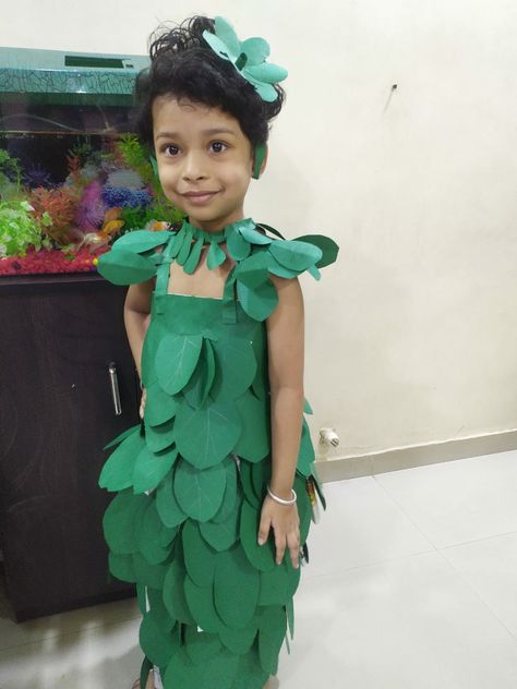 Vegetable fancy dress for kids Leaf Fancy Dress For Kids, Vegetable Dress For Kids, Vegetable Fancy Dress For Kids, Vegetable Fancy Dress, Fancy Dress Competition Ideas, Fruit Fancy Dress, Diy Hair Bun, Vegetable Dress, Butterfly Art And Craft