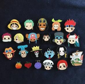 One Piece Enamel Pin, Anime Clay Pins, Anime Diys, Zoro Chopper, Cute Merch, Anime Items, Anime Hands, One Piece Crew, Pendant Designs