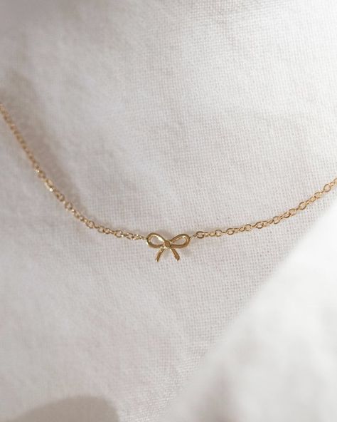 Accessories Gold Aesthetic, Small Dainty Jewelry, Asethic Jewelry, Gold Bow Necklace, Cute Gold Necklace, Cute Necklaces, Aesthetic Necklace, Schmuck Gold, Necklace Aesthetic