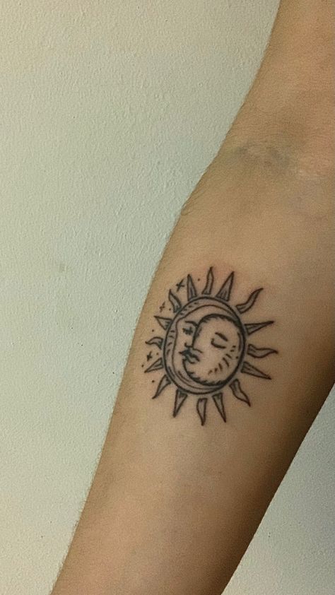 Simple Moon Sun Tattoo, Simplistic Sun And Moon Tattoo, Bohemian Sun And Moon Tattoo, Sun Moon Minimal Tattoo, Boho Sun Moon Star Tattoo, Moon Tattoo, Compass Tattoo, Tattoos