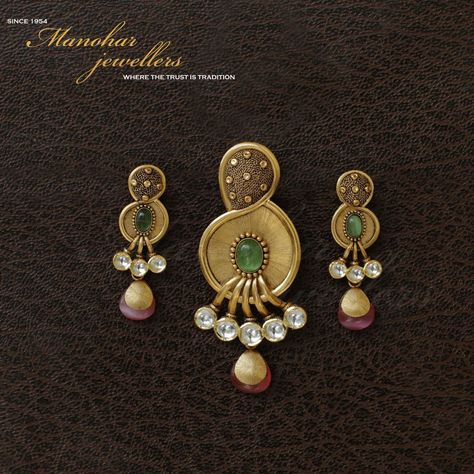 Pendant Set Gold Antique, Pendent Set Gold Antique, Pendal Set Design In Gold Simple, Pendant Designs Gold Simple, Gold Pendent Set Indian, Pendal Set Design In Gold, Pendent Set Gold, Antique Pendant Set, Gold Jwellary