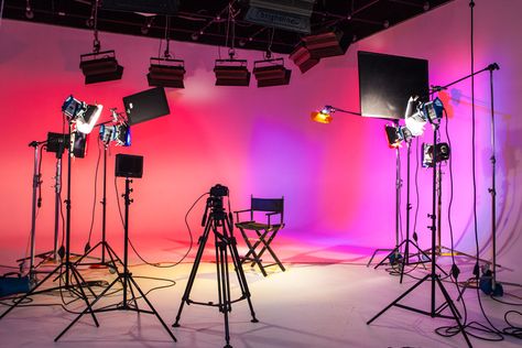 Video Studio Design, Photography Studio Spaces, Studio Setting, Photography Studio Design, Tv Set Design, Tv Studio, Podcast Studio, Tv Set, Dream Studio