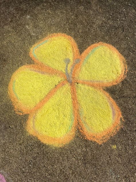 Side Walk Calk Ideas, Flower Chalk Art, Hibiscus Chalk Art, Chalk Art Flowers, Things To Draw With Chalk Outside, Chalk Inspo Summer, Hibiscus Flower Chalk Art, Sidewalk Chalk Flowers, Sidewalk Chalk Art Ideas