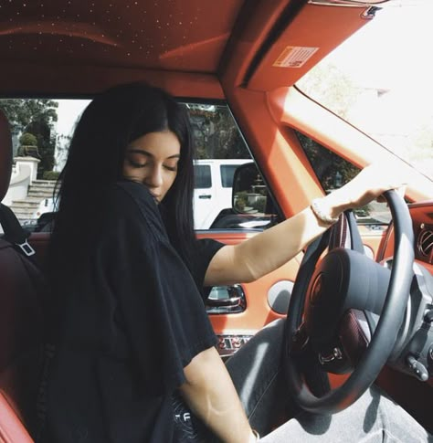 King Kylie Aesthetic, Kylie Aesthetic, Kylie Jenner Car, King Kylie 2016, Kylie Jenner 2014, Maquillaje Kylie Jenner, 2010 Aesthetic, Kylie Jenner Body, Kylie Jenner Fotos