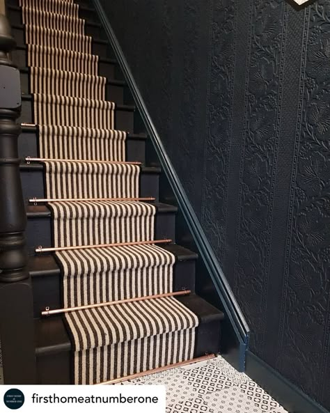 Black Stairs With Carpet Runner, Chic Staircase, Staircase Carpet, Grand Hallway, Black Stair Railing, Stairway Carpet, Black And White Stairs, Stairs Carpet, Black Staircase