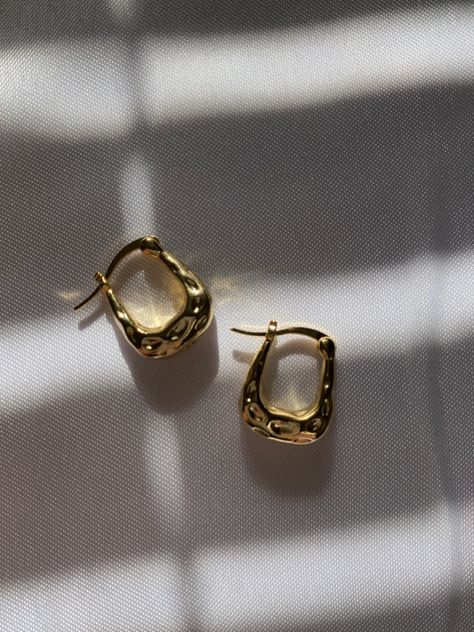 Golden earring Dark Academia Aesthetic Jewelry, Dark Academia Earrings Aesthetic, Light Academia Earrings, Dark Academia Accessories Rings, Dark Acadamia Jewellery, Dark Academia Earrings, Dark Academia Jewelry, Dark Academia Clothes, Academia Clothes