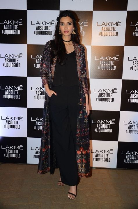 Dresses Hijab, Diana Penty, Shrug For Dresses, Mode Abaya, Salwar Kamiz, Lakme Fashion Week, Indian Designer Outfits, Indian Attire, Designs For Dresses