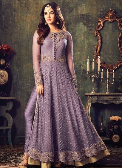 Latest Pakistani Indian Salwar Kameez Designs & Trends 2017-2018 Lavender Anarkali Suits, Lavender Anarkali, Anarkali Dress Designs, Anarkali Designs, Celana Fashion, Gown Party Wear, Kameez Designs, Dresses By Pattern, Salwar Dress