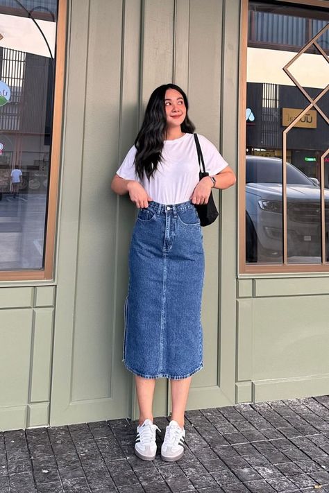 Birthday Outfit Ideas For Women Casual, Styling A Long Skirt, Cafe Outfit Ideas, Casual College Outfits Indian, Denim Skirt Outfit Ideas, Casual Date Outfit, Singapore Outfit, Cafe Outfit, Graceful Woman