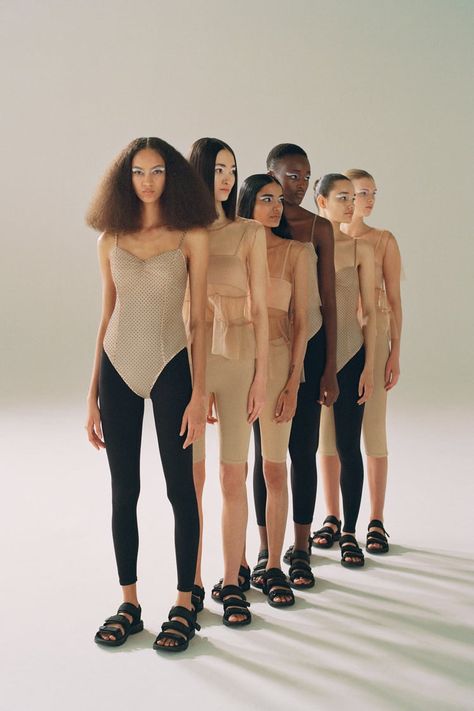 Mode Zara, Zara Australia, Zara Collection, Zara Outfit, Ad Campaigns, Studio Photoshoot, Zara Fashion, Fashion Photography Inspiration, Fashion 2020