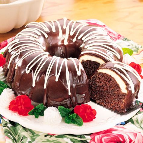 Mint Bundt Cake, Pampered Chef Desserts, Mint Chocolate Cake, Chocolate Satin, Mint Cake, Pampered Chef Recipes, The Pampered Chef, Chocolate Wedding Cake, Decadent Cakes