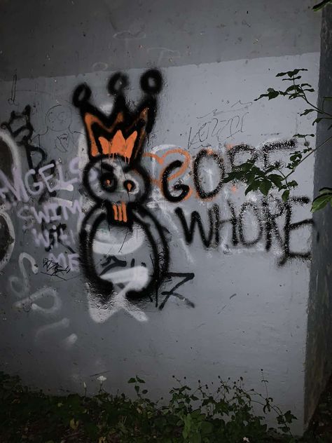 This is an image of a crown emblem made with spray paint on the underside of a bridge, it is orange and black and it says gore whore Grunge Spray Paint, Spray Paint Aesthetic, Spray Paint Artist, Paint Aesthetic, Paint Icon, Artist Aesthetic, Aesthetic Grunge, Spray Paint, I Saw