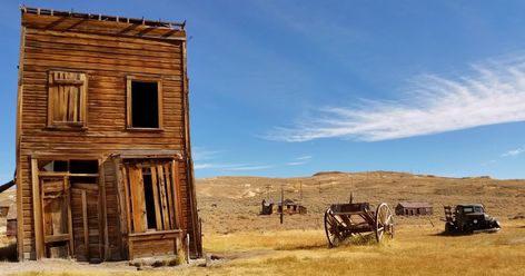 The ghost town of Bodie, known for its 'danger and depravity' has been preserved since being abandoned and it's said to be cursed Ghost Towns Usa, Ghost Towns In Colorado, Goldfield Ghost Town, Human Relations, Abandoned Town, Wilde Westen, Oregon Trail, Photos Hd, Innsbruck