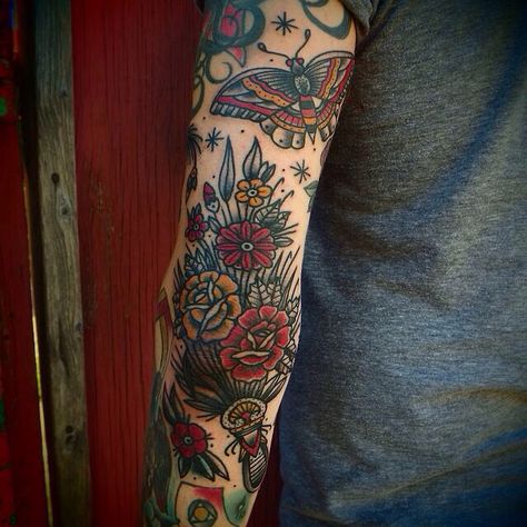 Sleeve Americana Tattoo, Traditional Tattoo Sleeve, Geniale Tattoos, Tatuaje A Color, American Traditional Tattoo, Tattoo Sleeve, Sleeve Tattoo, American Traditional, Skin Art