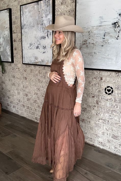 Trip Outfits Spring, Europe Trip Outfits, Western Pregnancy Outfits, Western Maternity Outfits, Outfit Ideas Nashville, Dresses For Winter, Maternity Looks, Hunter Premo, Boys Fall Fashion