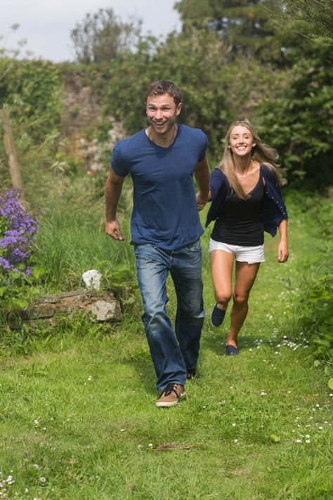 Couple Running Holding Hands, 2 People Holding Hands Reference, Running Holding Hands Reference, 2 People Holding Hands, Running Holding Hands, Couple Running Together, Holding Hands Pose, Walking And Holding Hands, Hand In Hand Couple