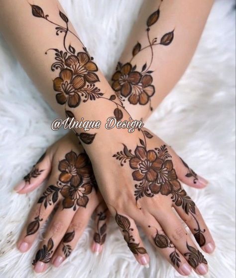 Kids Mehndi Design, Henna Crown, Elegant Henna, Crown Tattoos, Henna Mehndi Designs, Floral Henna Designs, Finger Henna Designs, Henna Tattoo Designs Hand, Unique Bangle