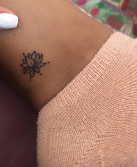 Simple Tattoos Black Women, Tattoo Ideas Black Female, Memorial Tattoo Ideas, Grandma Tattoos, Amazing 3d Tattoos, Tattoos Inspo, Small Girly Tattoos, Ankle Tattoos For Women, Cute Hand Tattoos