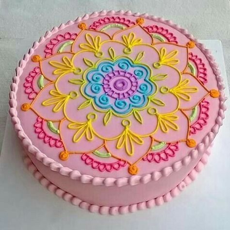 Henna Cake Designs, Mandala Cake, Mehndi Cake, Henna Cake, Torte Creative, Indian Cake, Kek Lapis, Birthday Cake Decorating Ideas, Torte Cupcake