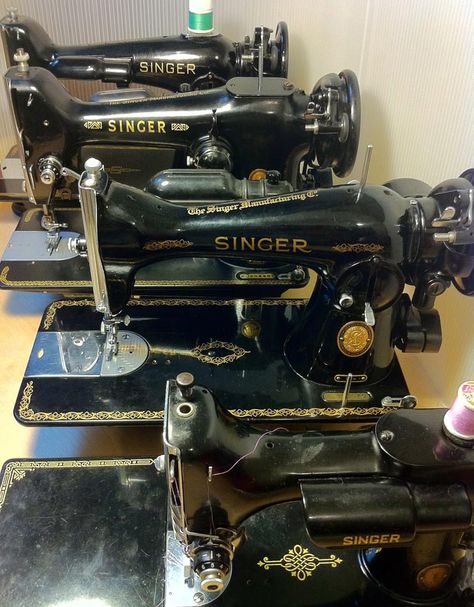 Sewing Tables, Vintage Singer Sewing Machine, Sewing Machines Best, Featherweight Sewing Machine, Sewing Machine Repair, Sewing Spaces, Treadle Sewing Machines, Vintage Singer, Machines Fabric