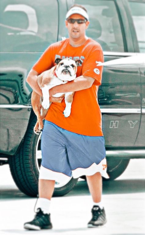 Adam Sandler Paparazzi, Adam Sandler Fashion, Adam Sandler Aesthetic, Dad Outfits Aesthetic, Adam Sandler Fits, Adam Sandler Outfits, Camp Costume, Adam Sanders, 2000s Celebrities