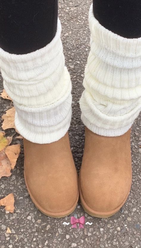 Ugg Boots With Leg Warmers, Leg Warmers And Ugg Boots, Uggs Boots Outfit, Black Mini Skirt Outfit, Boots With Leg Warmers, Cute Uggs, Uggs Boots, Ugg Tasman Slippers, Shoes Outfit Fashion