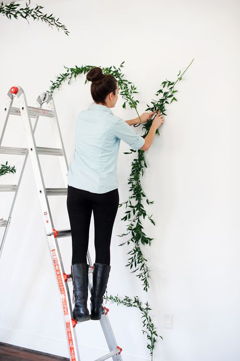 You would have never guessed this was a DIY project, right?! This DIY Wall Vine Backdrop is a wallet-friendly way to add a statement wall to your wedding ceremony or reception space that looks luxe! Diy Vine Wall, Wedding Backdrop Wall, Diy Flower Wall, Jordan Wedding, Italian Ruscus, Backdrop Wall, Flower Wall Wedding, Diy Wedding Backdrop, Backdrop Photo