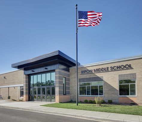 School Big Building, Classic School Building, Highschool Design Building, American Highschool Exterior, American High School Building, Small Town School Building, American School Building, Contemporary School Design, Modern High School Exterior