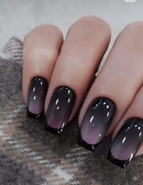 Dark Romantic Nails, Black Purple Ombre Nails, Dark Violet Nails Designs, Capping Gel Uñas, Purple And Black Nail Ideas, Short Goth Nails, Dark Ombre Nails, Purple Black Nails, Purple Gel Nails