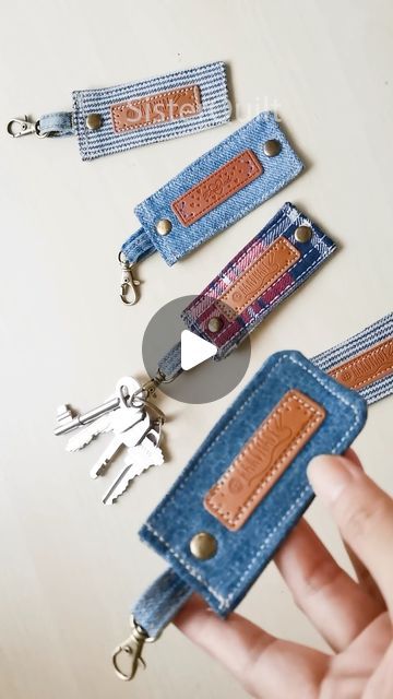 Key Chains Sewing Pattern, Keychain Sewing Project, Denim Keychain Diy, How To Make A Keychain, Leather Keyring Diy, Key Chains Diy Handmade, Handmade Keychains Diy, Jean Keychain, Sew Keychain Key Fobs