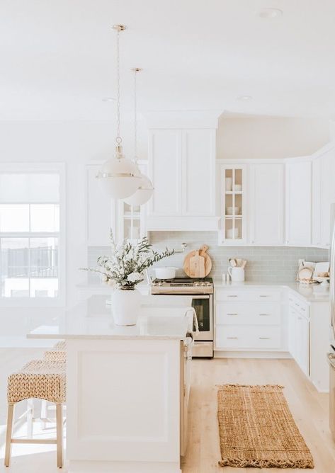 bright kitchen Boho Island Lights, Island Paneling, Kitchen With Bar Stools, Fashion Outfits Dresses, Interior Home Decor, White Kitchen Design, Outfits Dresses, 2024 Color, Kitchen Inspiration Design