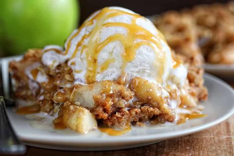 The Best Apple Crisp | i am baker | Bloglovin’ The Best Apple Crisp, Homemade Apple Crisp, Best Apple Crisp Recipe, Apple Cobbler Recipe, Best Apple Crisp, Apple Crumble Recipe, Apple Crisp Easy, I Am Baker, Crumble Recipe