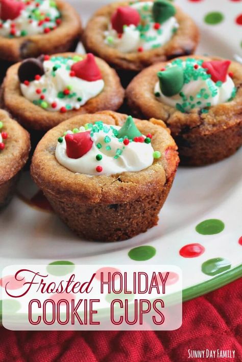 Easy Frosted Holiday Cookie Cups! Use refrigerated cookie dough to make these delicious treats for your Christmas party or a plate for Santa! Fun to make and decorate - your family will love them! Refrigerator Cookies Recipes Christmas, Easy Xmas Dessert, Mmm Cookies, Christmas Cookies To Make, Xmas Cookies Recipes, Chocolate Chip Cookie Cups, Easy Holiday Cookies, Refrigerated Cookie Dough, Thanksgiving Desserts Table