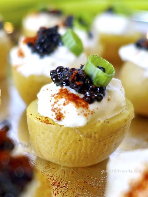 Baby Potato Appetizers, How To Serve Caviar, Caviar Appetizers, Potato Appetizers, Caviar Recipes, Mini Potatoes, Charcuterie And Cheese Board, Party Appetizer, Baby Potatoes