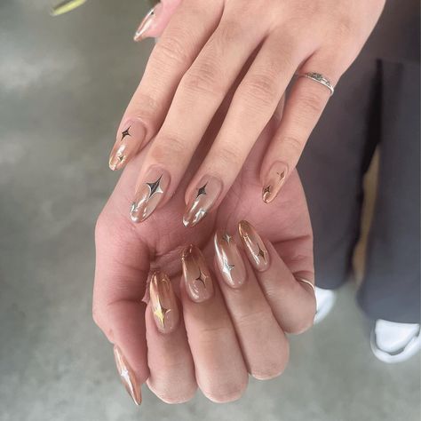 Brown Chrome Nail, Chrome Nail Ideas, Brown Chrome, Chrome Manicure, Nutrition And Mental Health, Fall Manicure, Chrome Nail, Chrome Powder, Lip Hair