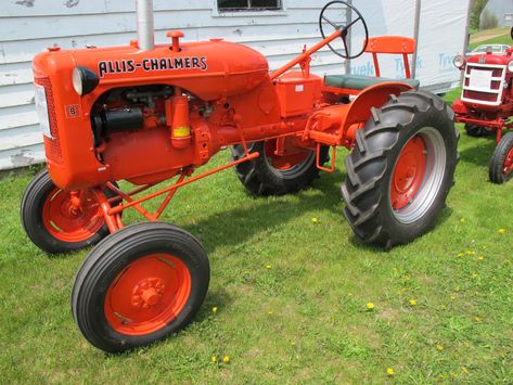 1950 Allis-Chalmers model B farm tractor | Bill Jarvis | Flickr Train Background, Tractor Drawing, Drawing Fundamentals, Mercedes Unimog, Allis Chalmers Tractors, Tractor Pictures, Small Tractors, Old Tractor, Classic Tractor