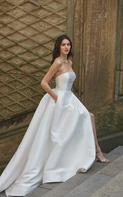 Strapless Wedding Dress Ballgown, Strapless Lace Wedding Dress, White Bridal Dresses, Wedding Dress With Pockets, Sweetheart Wedding Dress, Dress Hairstyles, Fitted Wedding Dress, Satin Wedding Dress, Princess Wedding Dresses