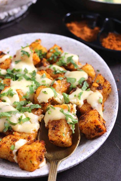 Peri Peri Paneer, French Fries With Cheese, Paneer Starters, Easy Paneer Recipes, Creamy Cheese Sauce, Paneer Dishes, North Indian Recipes, Indian Appetizers, Paneer Recipe