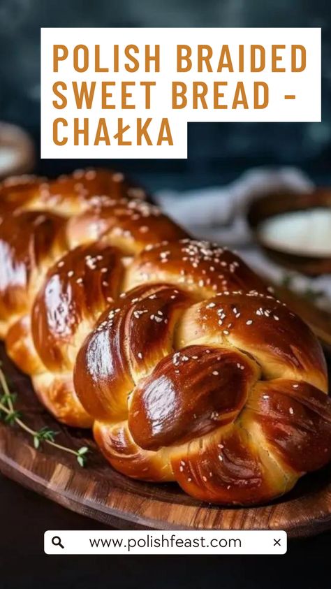 This delicious, soft and sweet bread is the perfect addition to your breakfast. Our Polish Chałka Recipe is simple and quick to prepare! Braided Sweet Bread, Polish Bread, Polish Breakfast, Polish Baking, Tartare Recipe, Polish Desserts, Christmas Bread, Braided Bread, Challah Bread