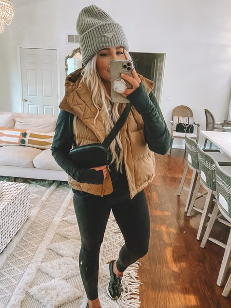 Women’s Weekend Outfits, Lululemon Outfit Aesthetic Winter, Cute Outfits For Colorado Winter Style, Simple Outfits With Jeans Winter, Mama Fall Outfits, School Drop Off Outfit Mom Casual, Cute Fall Outdoor Outfits, Day Drinking Winter Outfit, Bon Fire Outfit Winter