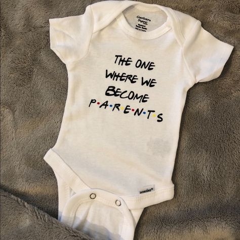 The One Where We Become Parents, Baby Onsies Ideas Announcement, Friends Baby Announcement, Baby Announcement Onsies Ideas, Pregnancy Announcement To Friends, Pregnant Best Friends, Creative Baby Announcements, Pregnancy Announcement To Parents, Baby Announcement To Parents