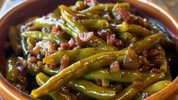 You searched for Texas Roadhouse Copycat Green Beans Recipe - Masters of Kitchen Texas Roadhouse Copycat Green Beans, Copycat Green Beans, Roadhouse Green Beans, Texas Roadhouse Green Beans, Smothered Green Beans, Green Beans Recipe, Texas Roadhouse, Beans Recipe, Fresh Green Beans