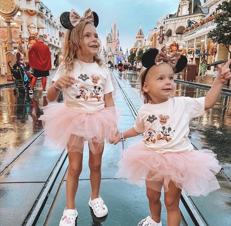 Birthday Disney Outfit, Disney Outfits Summer, Disney Outfits Girls, Disney Toddler Outfits, Disney Family Outfits, Disney Poses, Disney Trip Outfits, Disney Outfits Women, Disneyland Birthday