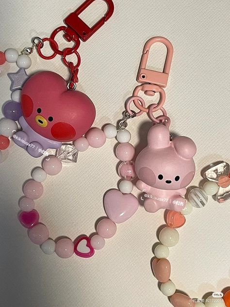 Keychain Charms Aesthetic, Bt21 Keychain, Bts Keychain, Stylish School Bags, Bullet Journal Banner, Cute School Stationary, Clay Keychain, Clay Diy Projects, Art Journal Therapy