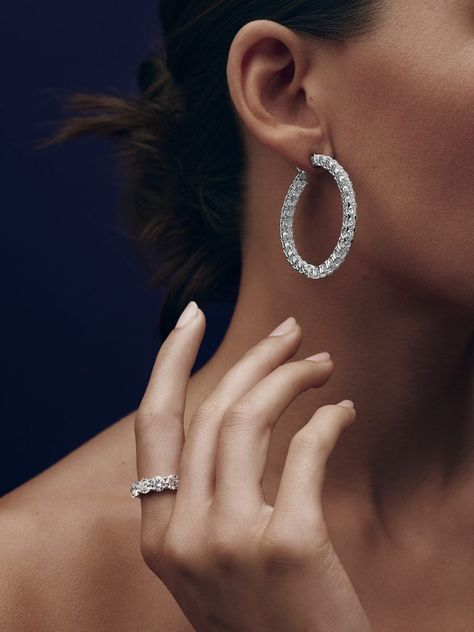 Chopard Haute Joaillerie Collection Heart-felt diamonds Diamond Earrings Photography, Diamond Jewelry Photography, Earrings Photography, Classic Diamond Earrings, Jewelry Content, Chopard Jewelry, Jewelry Shoot, Jewellery Photography Inspiration, Jewelry Product Shots