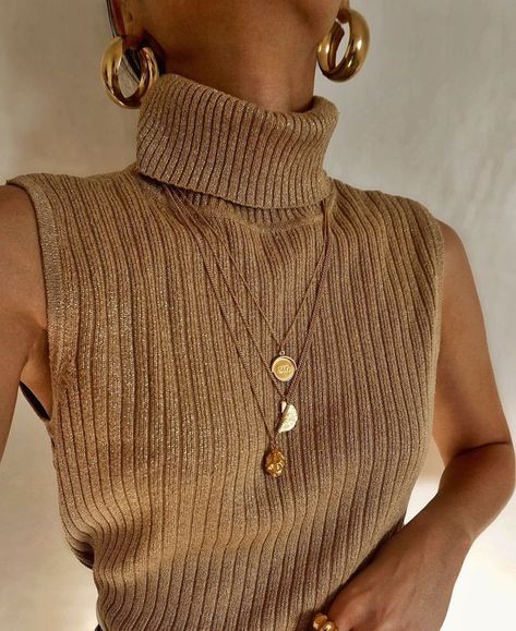 Gold Jewelery #goldjewelry #accessories Spring Outfit Women, Winter Mode Outfits, Dorothy Dandridge, Boho Styl, Urban Sketchers, Winter Trends, Mode Inspo, Looks Chic, 가을 패션