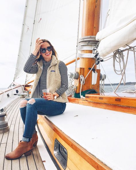 New England Travel Diary // LivvyLand Patagonia Vest Outfit, Patagonia Vest, Burberry Coat, Estilo Preppy, Winter Vacation, Vest Outfits, Preppy Outfits, Fall Winter Outfits, Look Chic